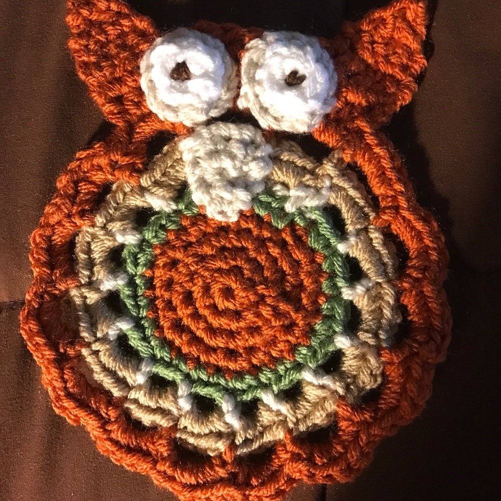 Crochet owl coaster